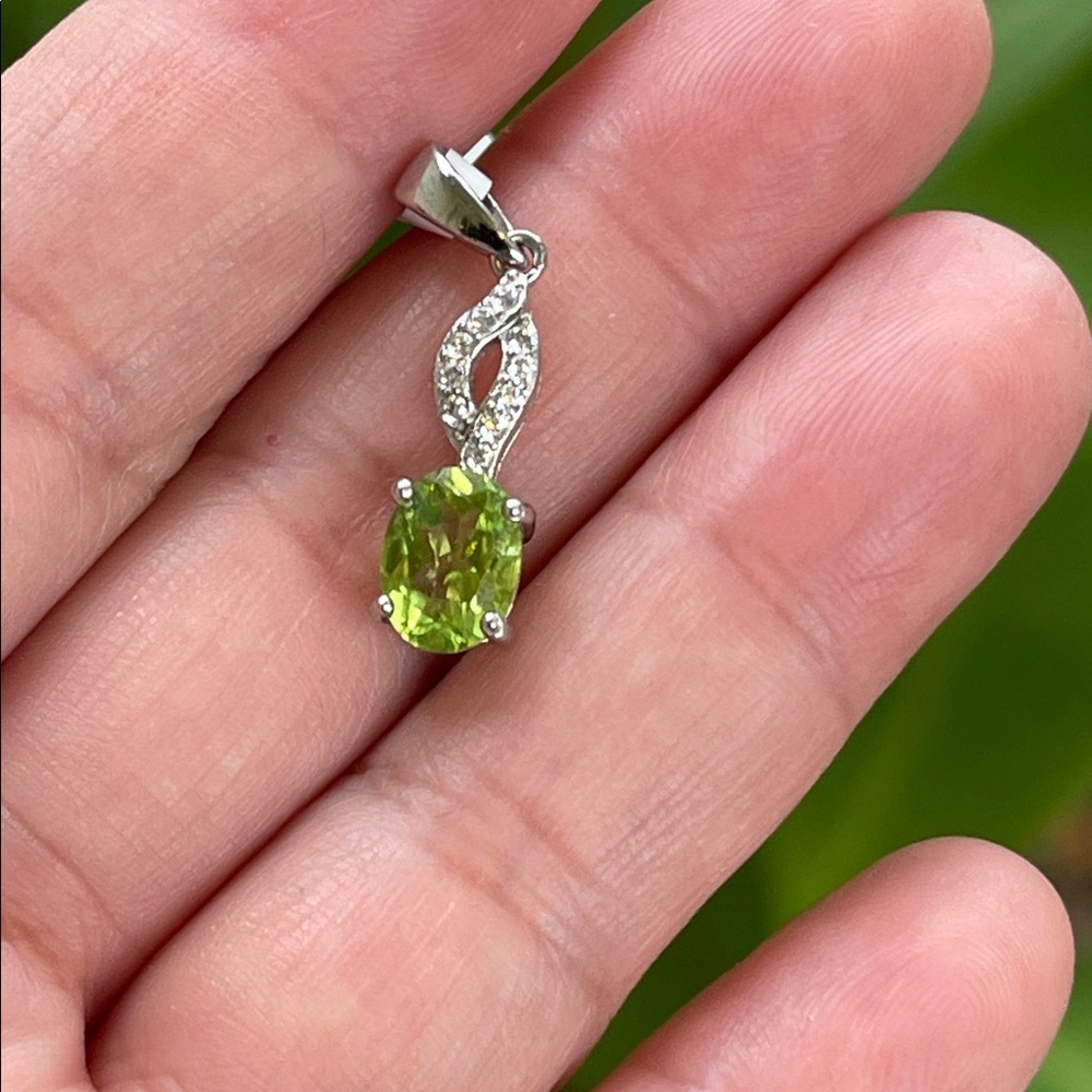 NWT Genuine Natural Peridot Gemstone with CZ accents set in 925 Silver Pendant